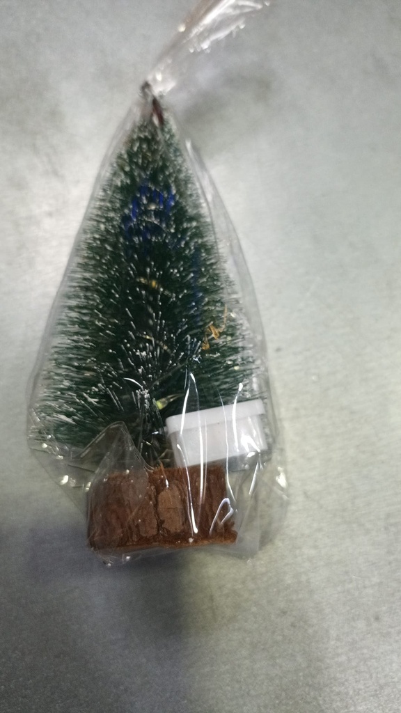 ARBOL NAVIDAD 15CTM LUZ RGB PILAS
