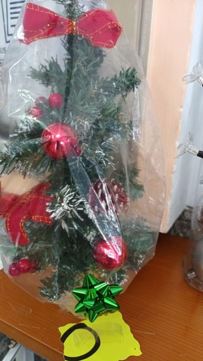 ARBOL NAVIDAD C/CESTO 30 CTM ROJO CON LUZ CALIDA